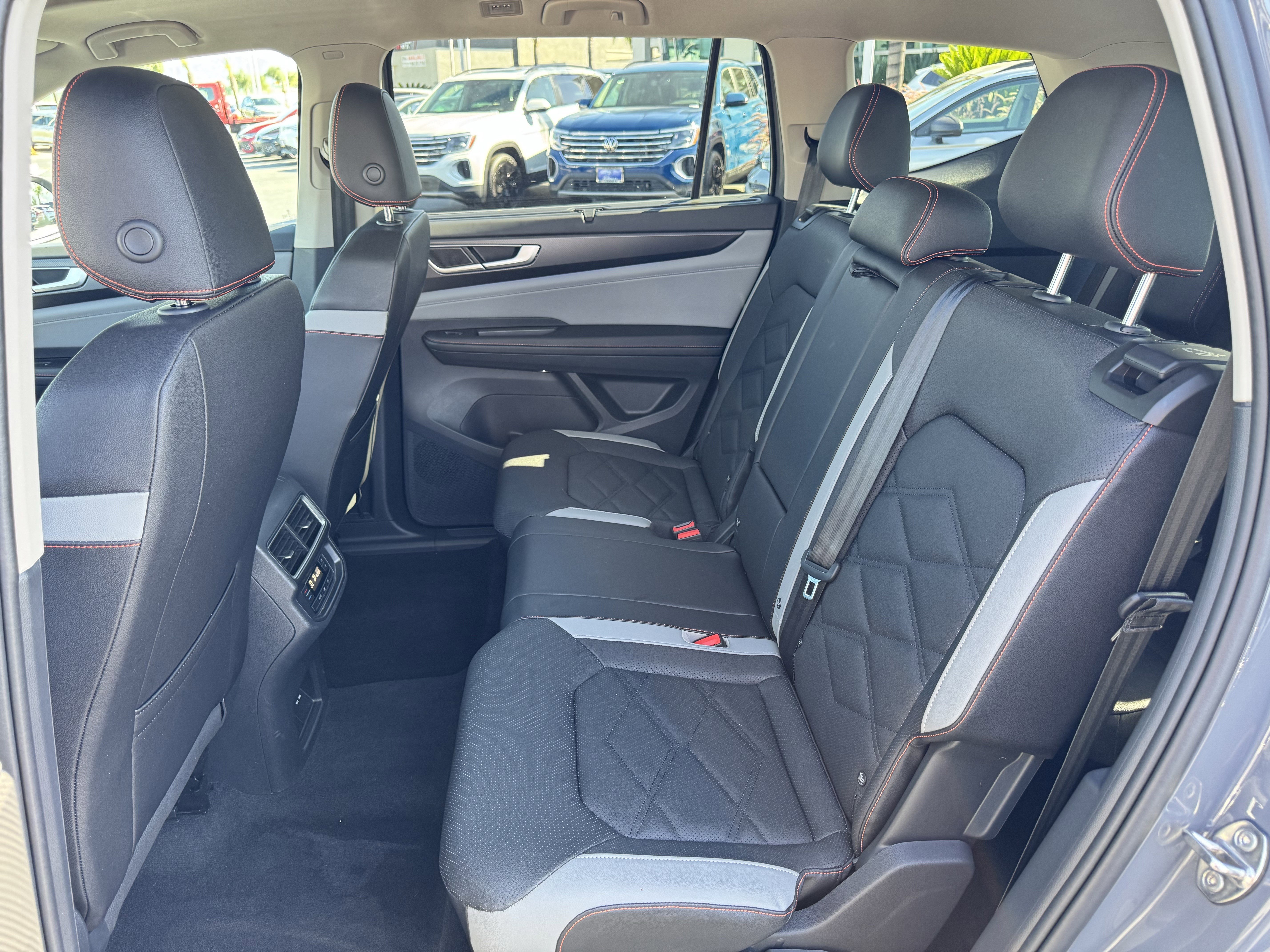 Used 2026 Volkswagen Atlas Peak Edition image 35