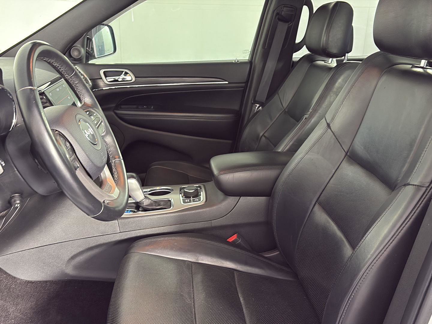 Used 2019 Jeep Grand Cherokee Limited w/ Luxury Group II image 24