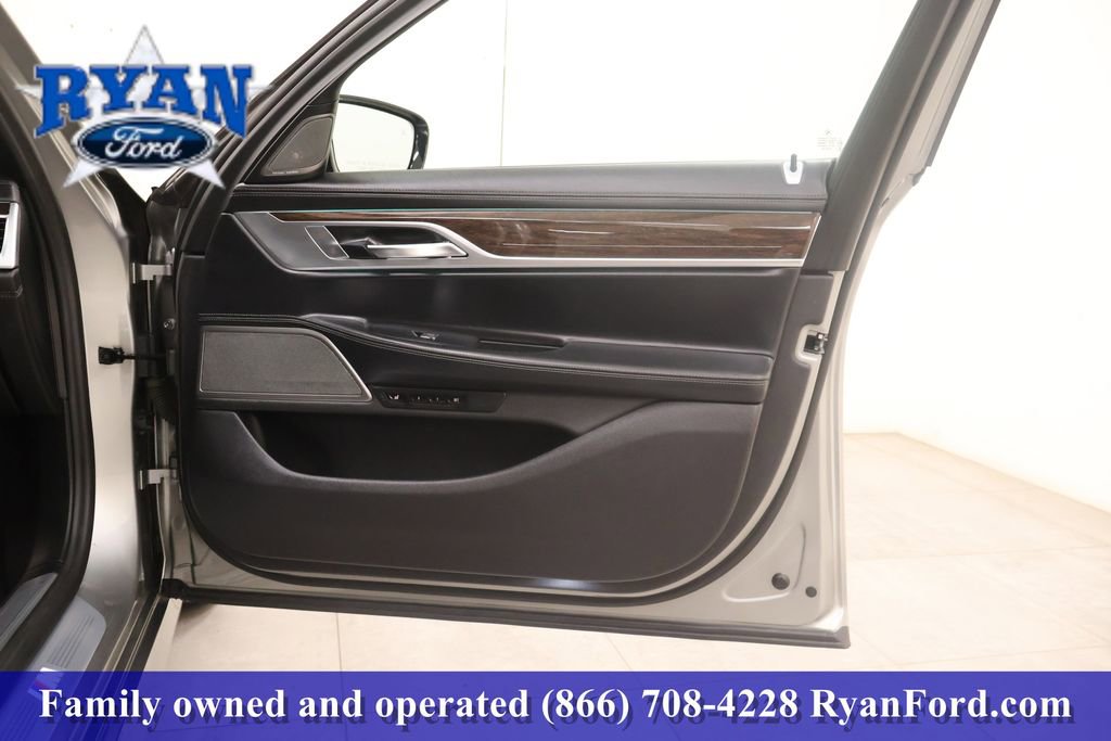 Used 2022 BMW 750i xDrive w/ Executive Package image 15
