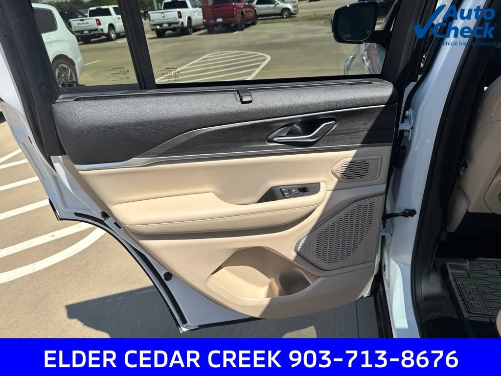 Used 2024 Jeep Grand Cherokee Limited w/ Luxury Tech Group II AWD/4WD image 23