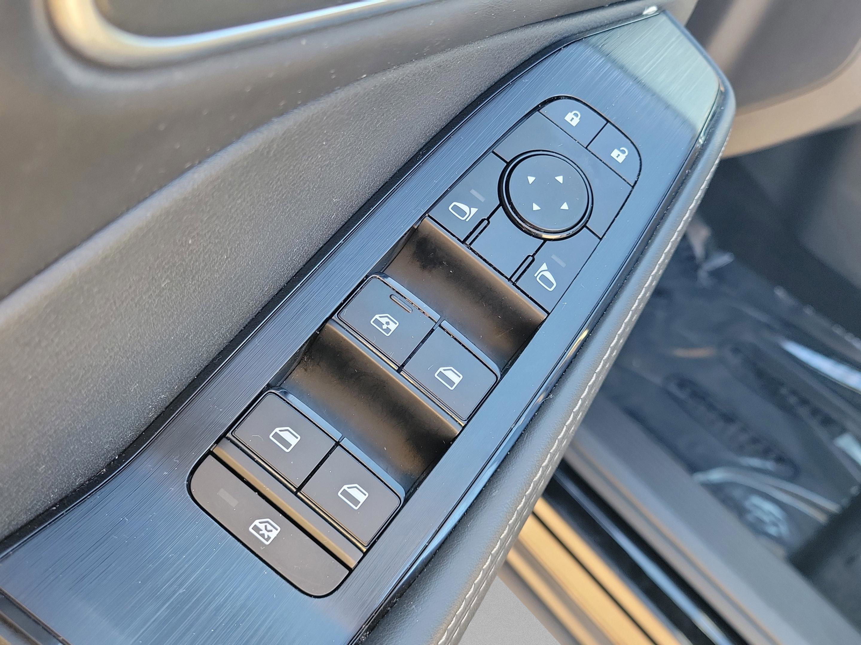 Certified 2021 Nissan Rogue SV w/ Premium Package image 17