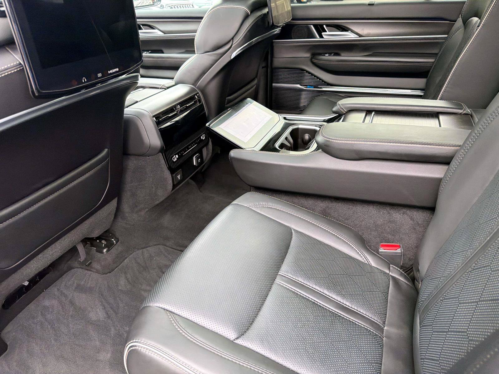 Used 2024 Jeep Grand Wagoneer Series II Obsidian w/ Quick Order Packagew 28T AWD/4WD image 12
