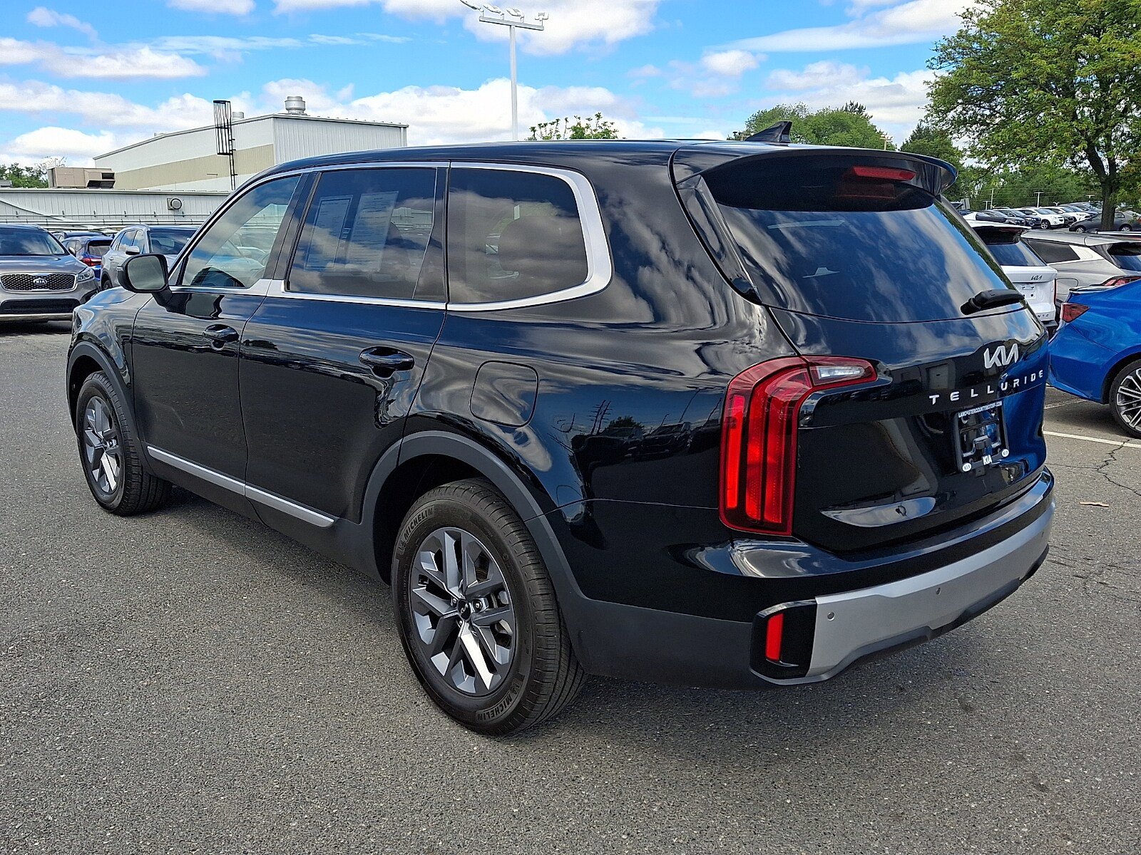 Used 2023 Kia Telluride LX AWD/4WD image 6