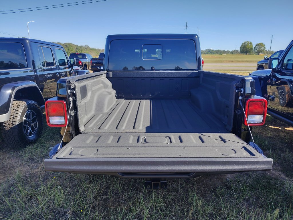 New 2025 Jeep Gladiator Sport w/ Premium Package AWD/4WD image 32