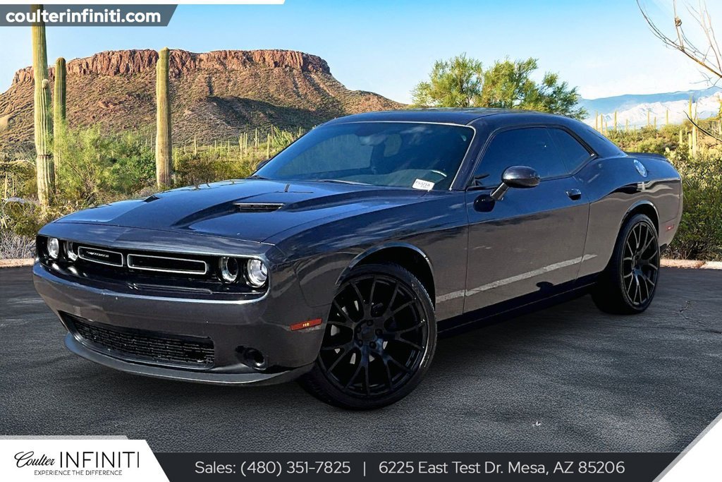 Used 2018 Dodge Challenger SXT w/ Driver Convenience Group RWD image 1