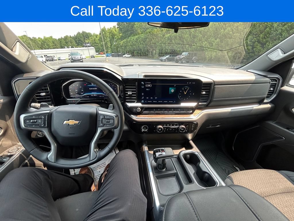 Used 2024 Chevrolet Silverado 1500 LT AWD/4WD image 31