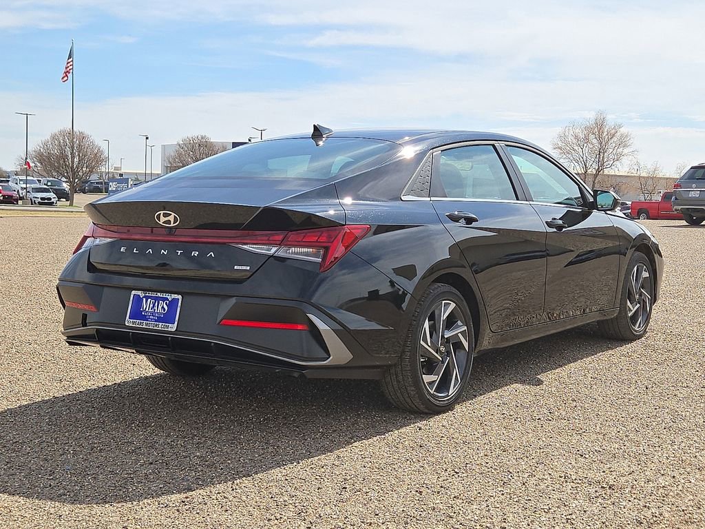 Used 2025 Hyundai Elantra Limited image 5