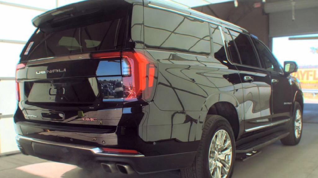 Used 2025 GMC Yukon XL Denali AWD/4WD image 4