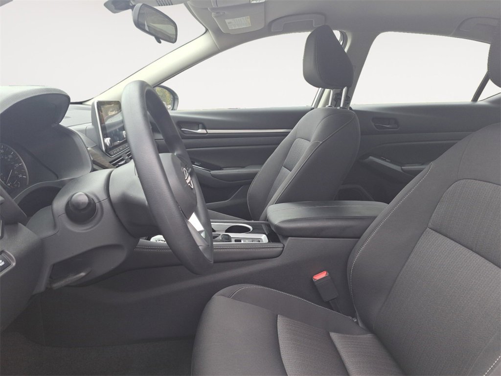 Used 2023 Nissan Altima 2.5 SV image 9