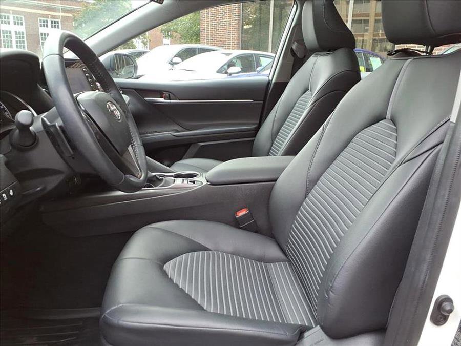 Used 2023 Toyota Camry SE image 19