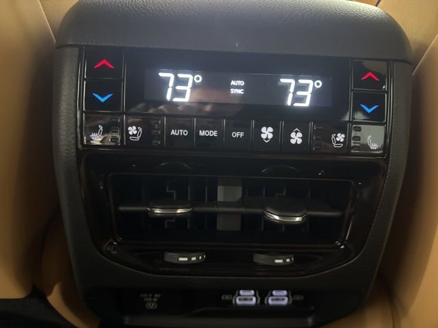 Used 2025 Jeep Grand Cherokee Summit image 21