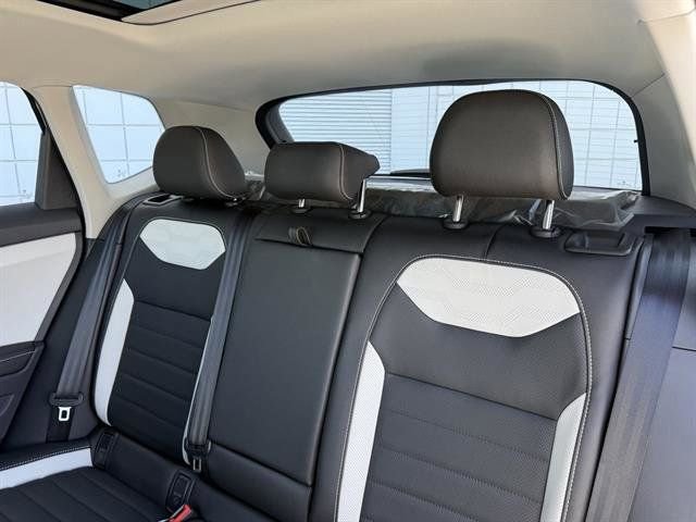 New 2025 Volkswagen Taos SEL image 19
