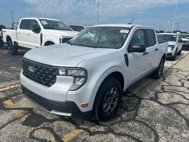 Used 2025 Ford Maverick XLT w/ Equipment Group 302A AWD/4WD image 2