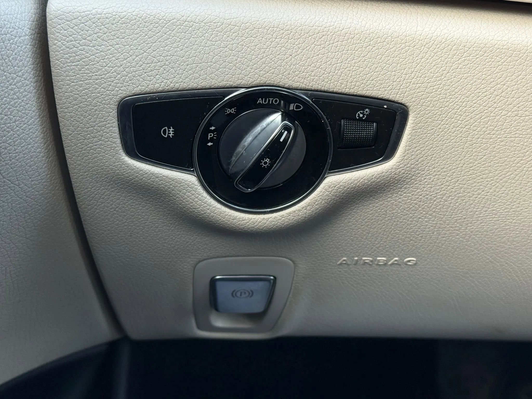 Used 2018 Mercedes-Benz E 300 4MATIC image 44