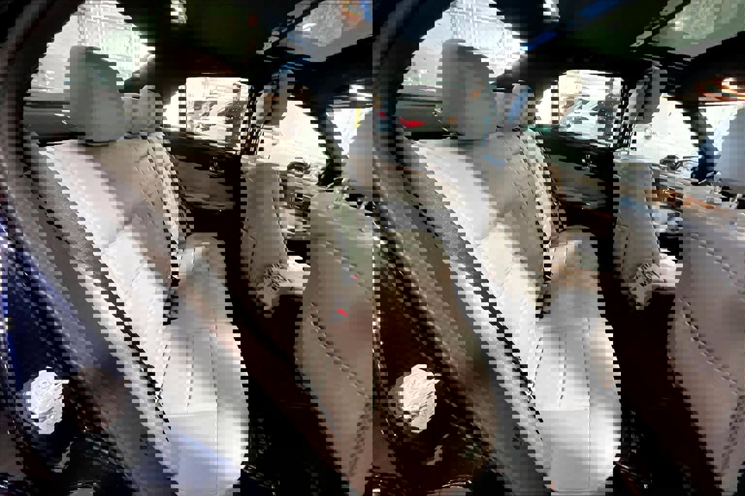 Used 2010 Mercedes-Benz E 350 4MATIC Sedan image 20