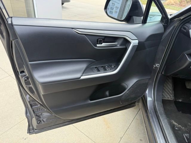 Used 2025 Toyota RAV4 XLE AWD/4WD image 22