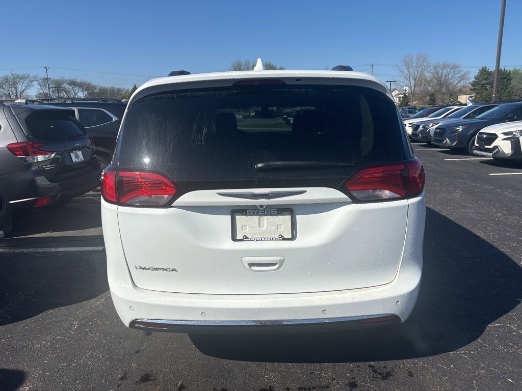 Used 2020 Chrysler Pacifica Touring-L Plus image 4