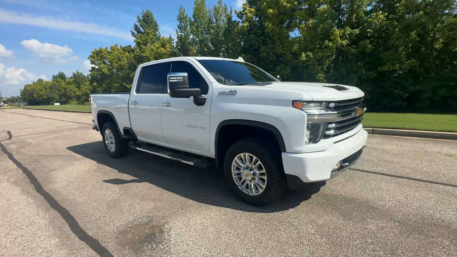 Certified 2022 Chevrolet Silverado 2500 High Country w/ Technology Package AWD/4WD image 2