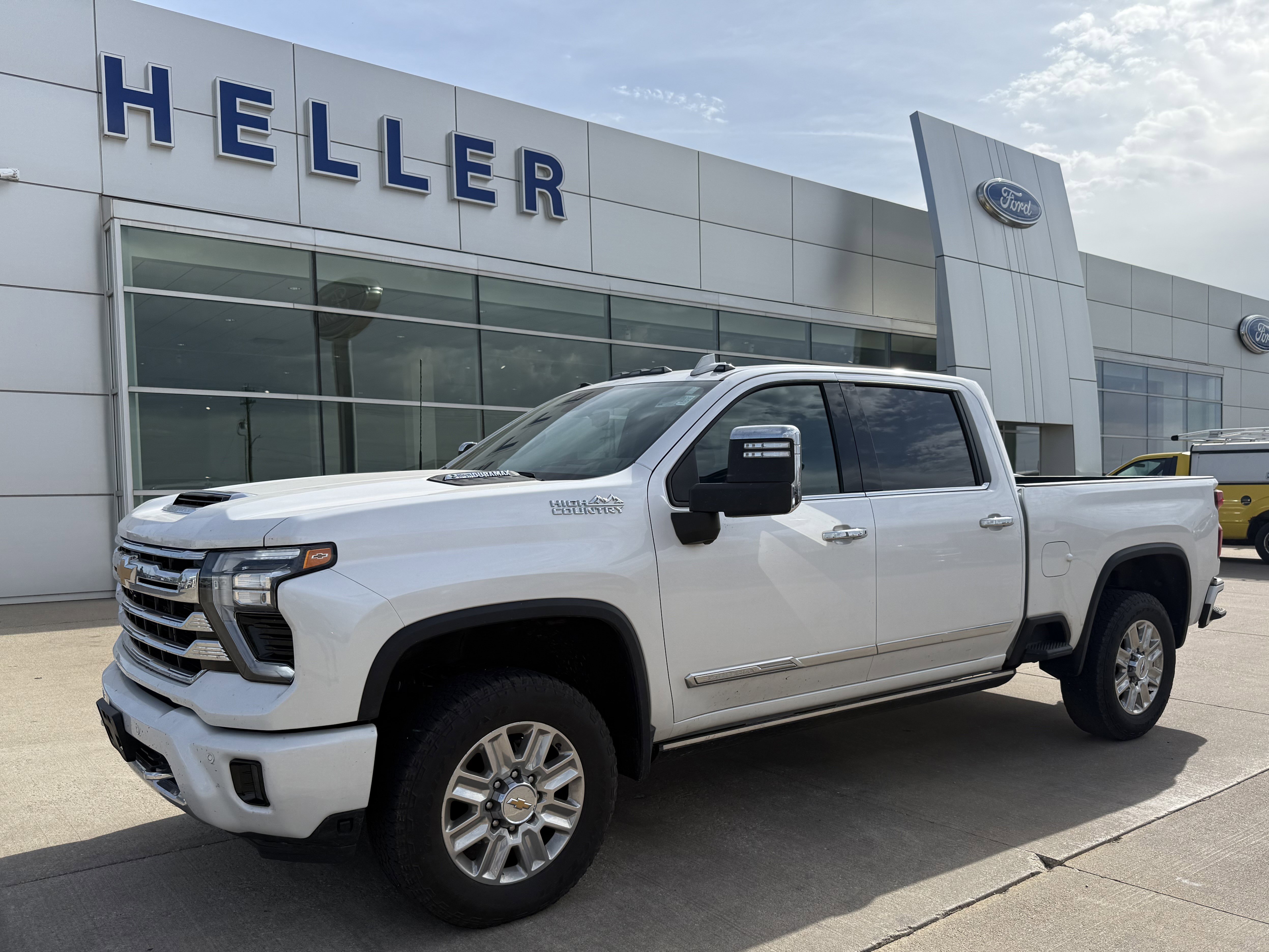 Used 2024 Chevrolet Silverado 3500 High Country w/ Technology Package AWD/4WD image 3
