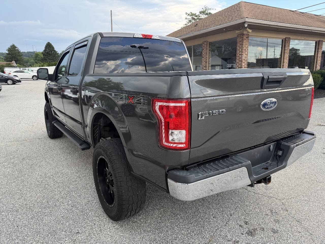 Used 2017 Ford F150 XLT AWD/4WD image 10