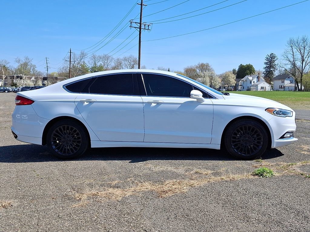 Used 2017 Ford Fusion SE w/ Fusion SE Technology Package AWD/4WD image 4