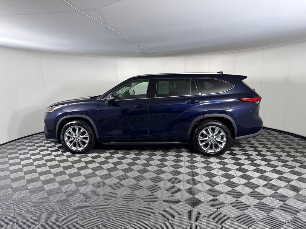 Used 2020 Toyota Highlander Limited FWD image 2