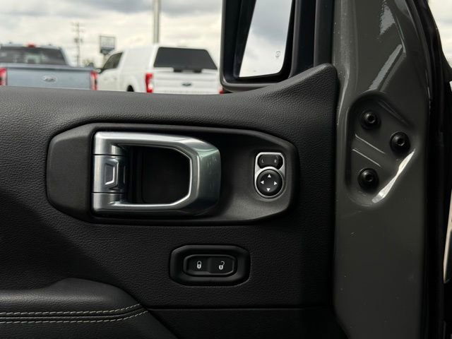 Used 2023 Jeep Wrangler Unlimited Sahara w/ Cold Weather Group AWD/4WD image 36