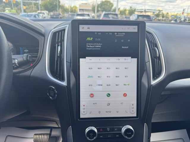 Used 2023 Ford Edge SEL image 15