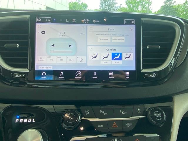 Used 2023 Chrysler Pacifica Touring-L image 21