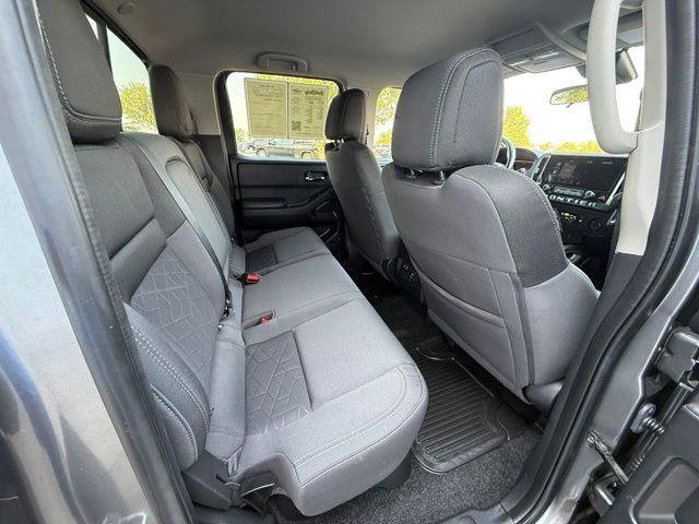 Used 2025 Nissan Frontier SV w/ SV Convenience Package RWD image 4