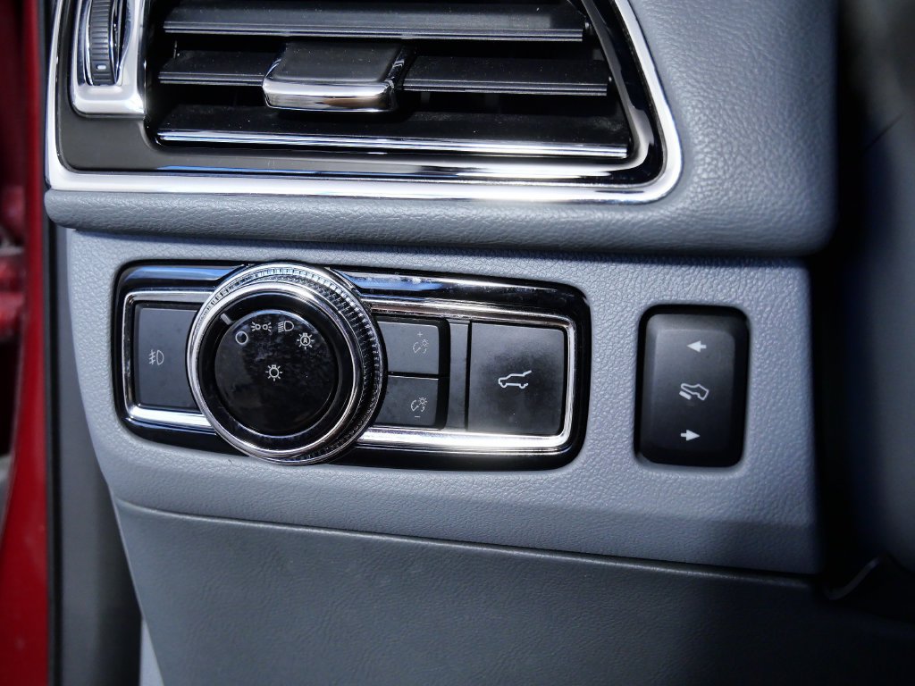 Used 2019 Lincoln Navigator Select w/ Technology Package AWD/4WD image 25