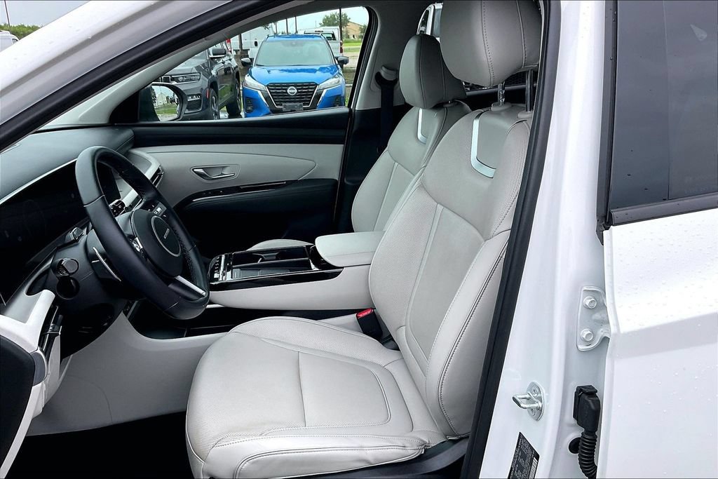 Used 2025 Hyundai Tucson Limited FWD image 18