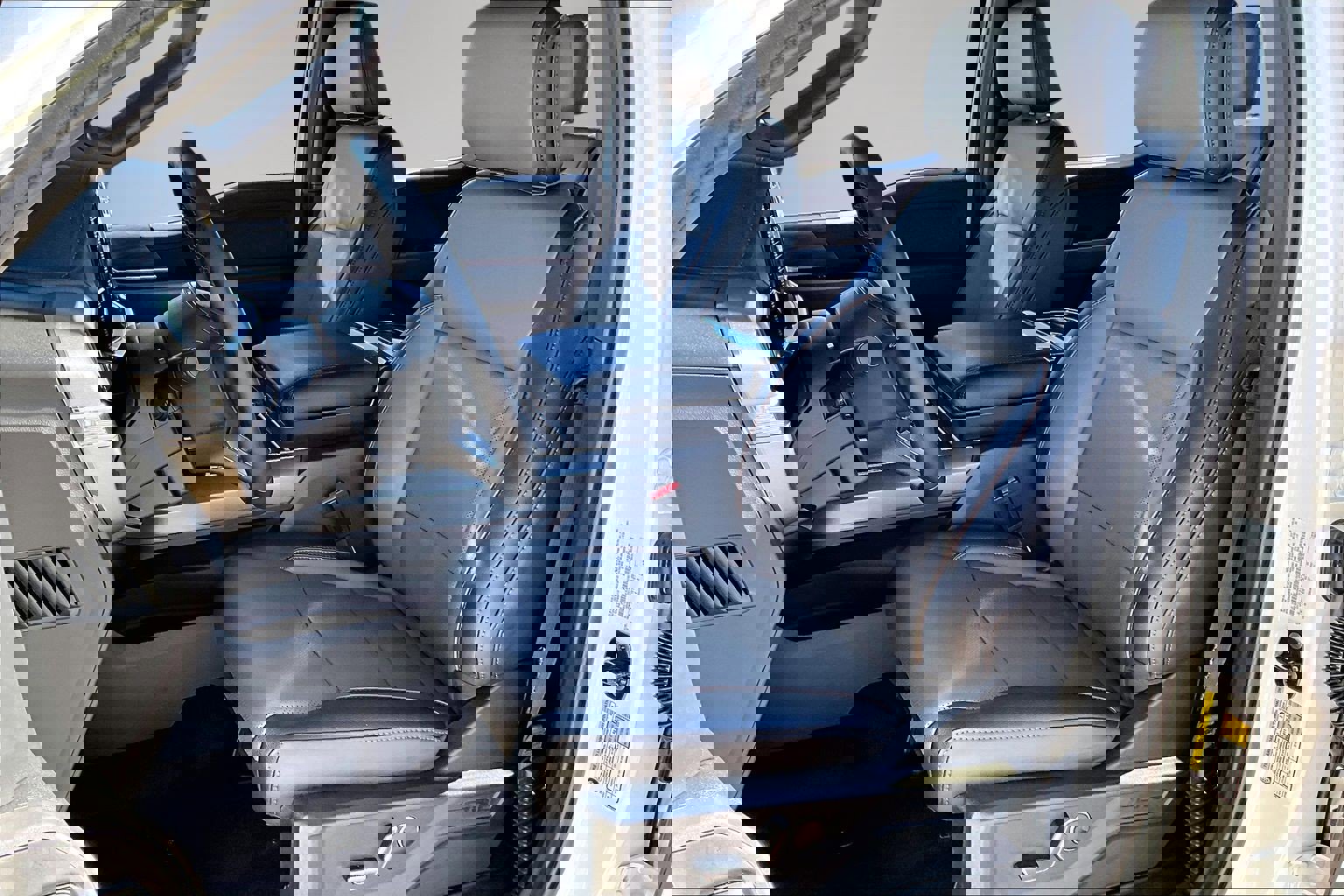 Used 2025 Ford F150 Lariat w/ Equipment Group 502A High image 22