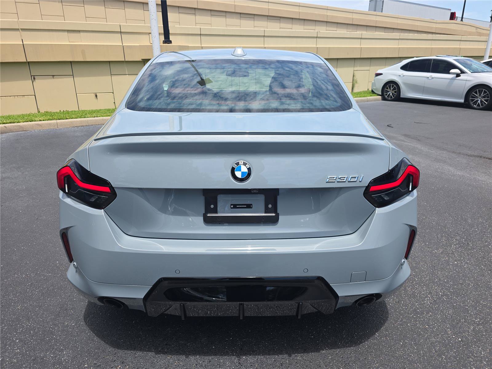 Used 2025 BMW 230i Coupe w/ M Sport Package RWD image 4