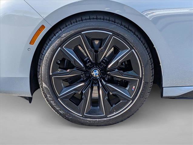 Used 2025 BMW 760i xDrive w/ Executive Package image 26