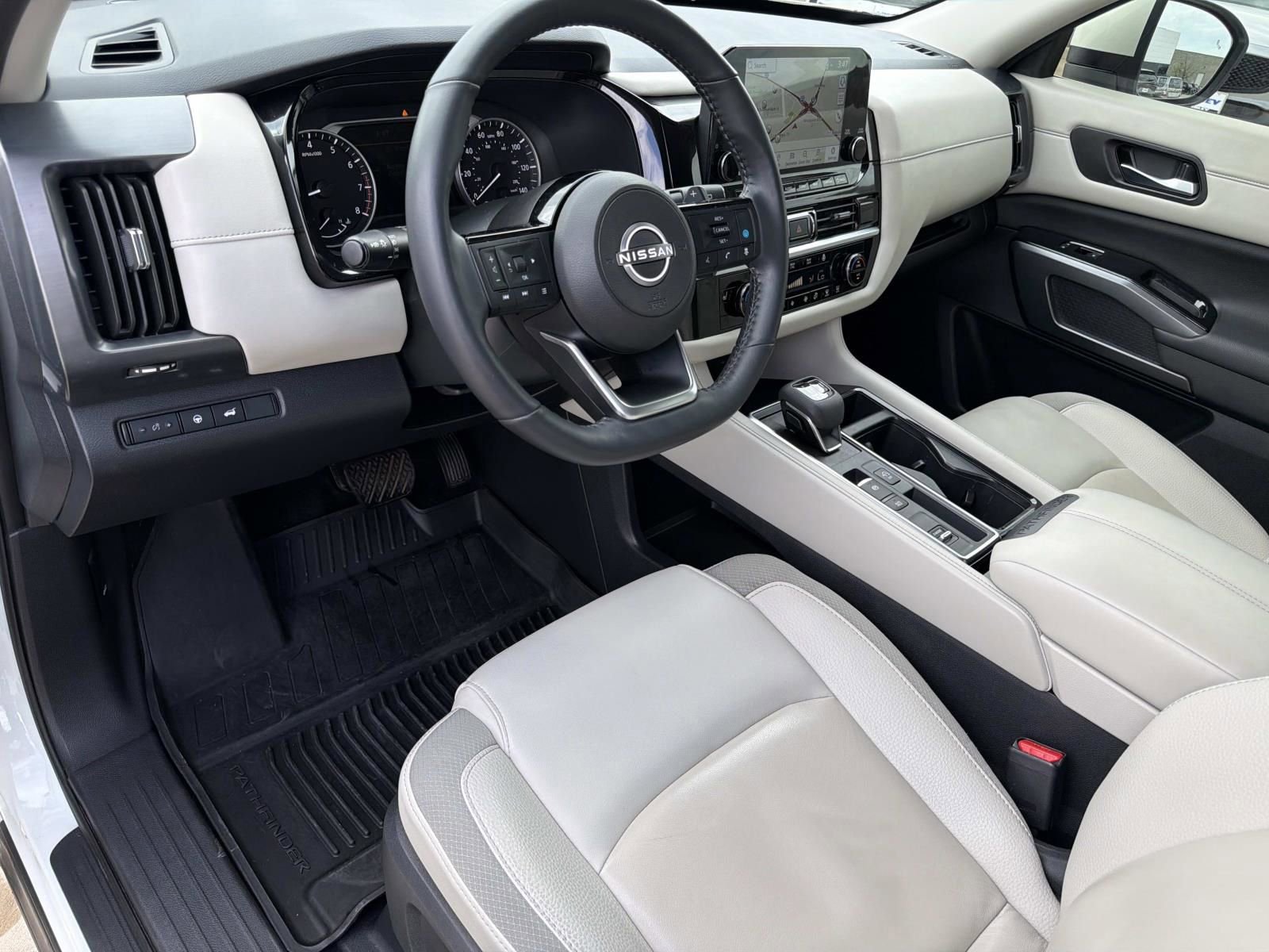 Used 2024 Nissan Pathfinder SL FWD image 21