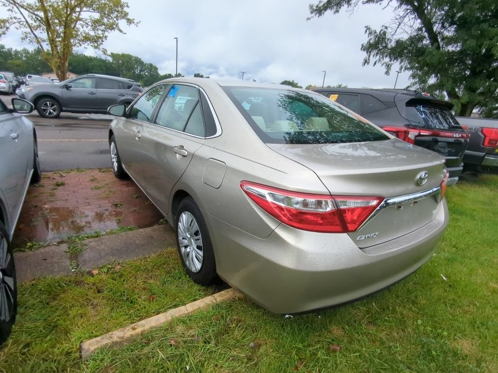 Used 2017 Toyota Camry LE FWD image 4