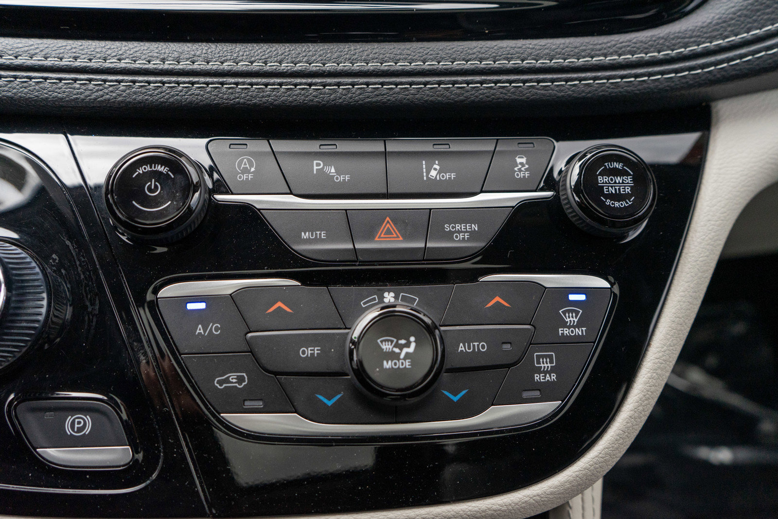 Used 2023 Chrysler Pacifica Limited image 20