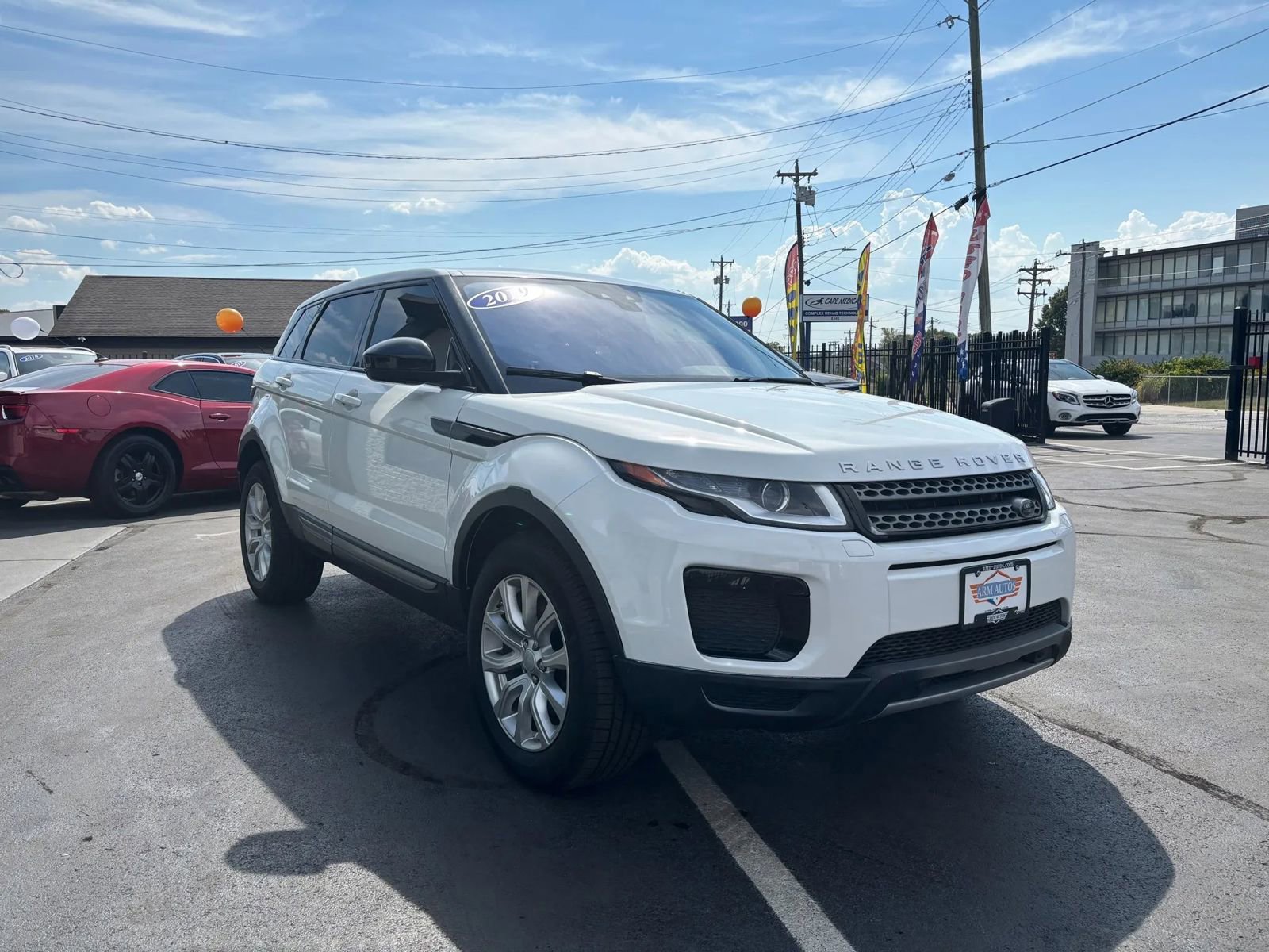 Used 2019 Land Rover Range Rover Evoque SE Premium image 16