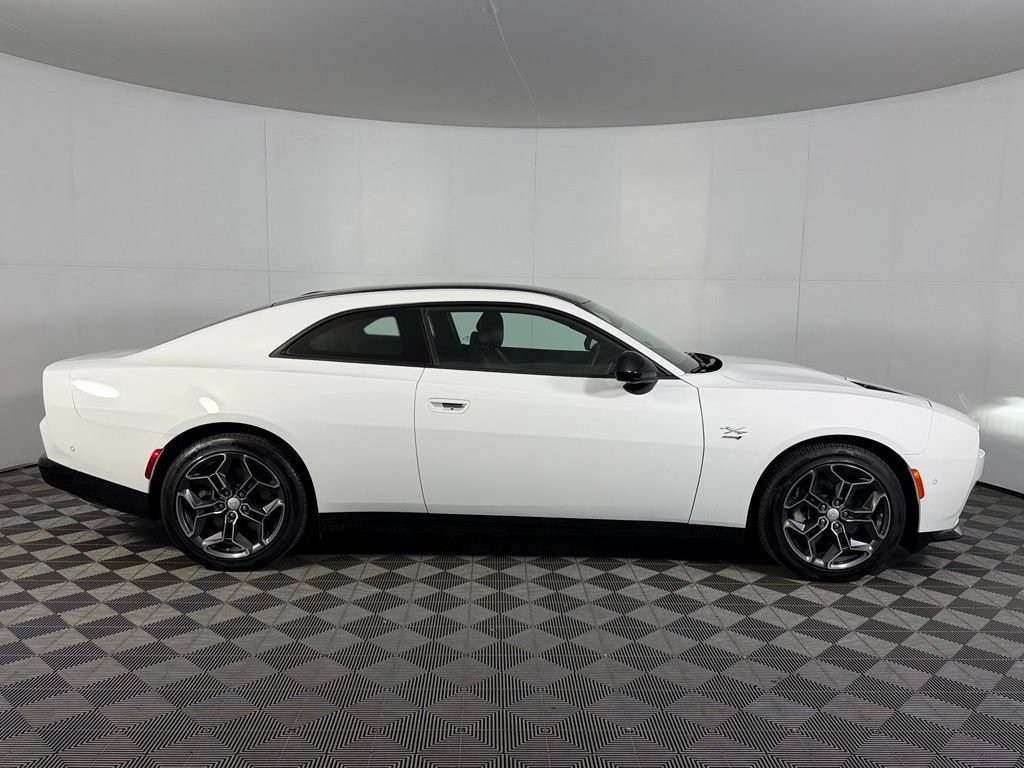 Used 2024 Dodge Charger Daytona R/T w/ Plus Group AWD/4WD image 6