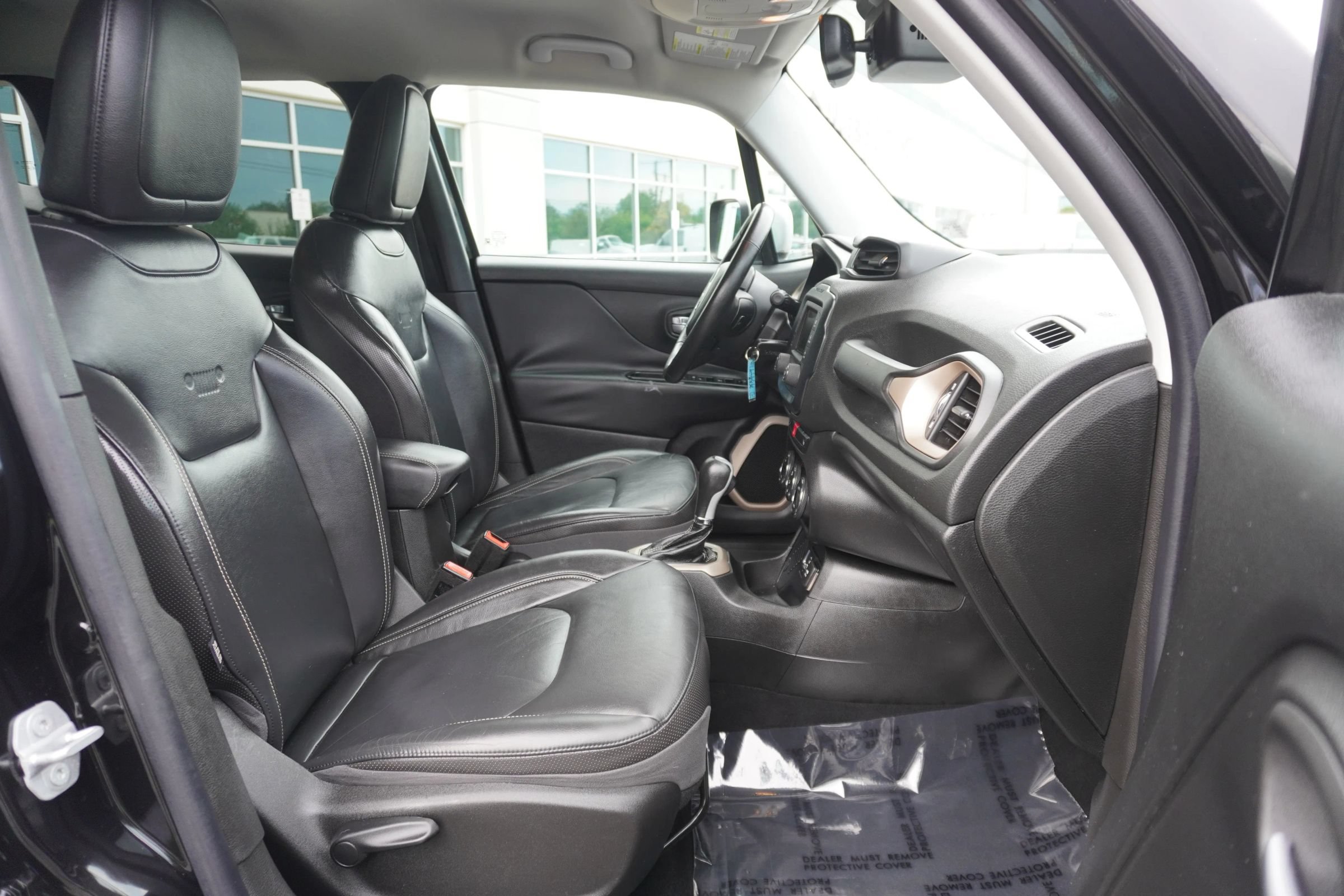 Used 2015 Jeep Renegade Limited FWD image 12