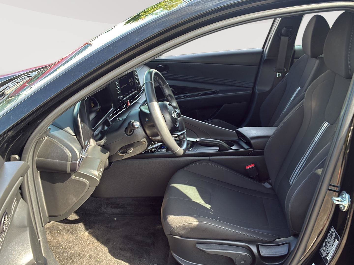 Certified 2025 Hyundai Elantra Sport FWD image 28