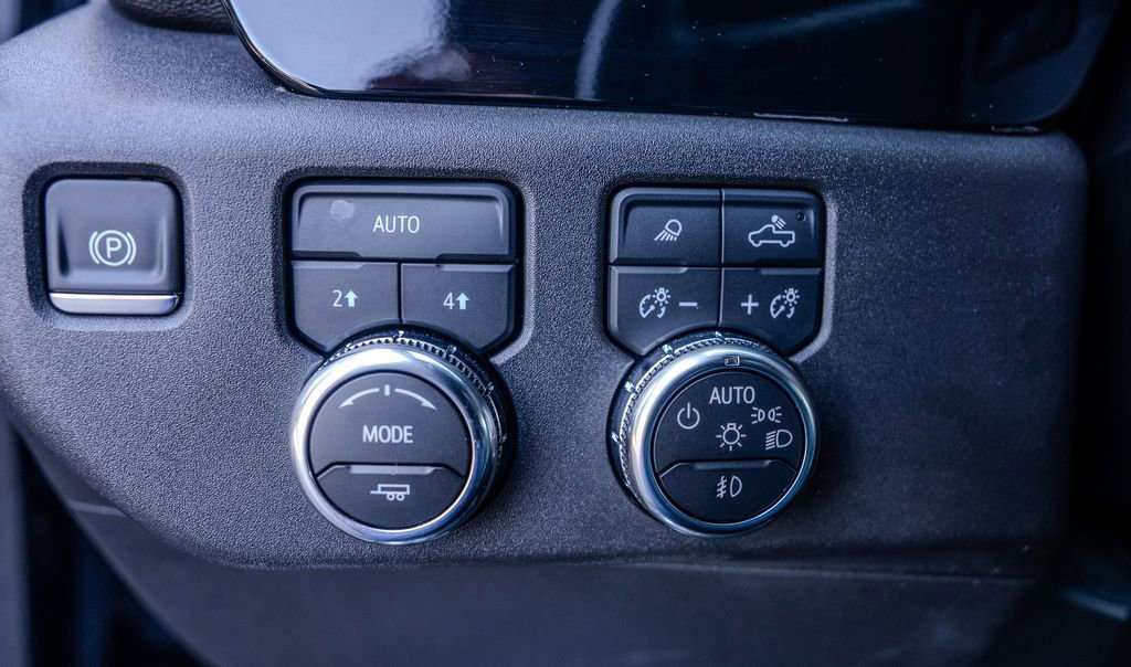 Used 2025 GMC Sierra 1500 SLT AWD/4WD image 8