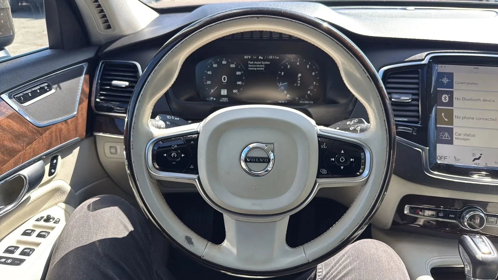 Used 2016 Volvo XC90 T6 Momentum w/ Momentum Plus Package AWD/4WD image 10