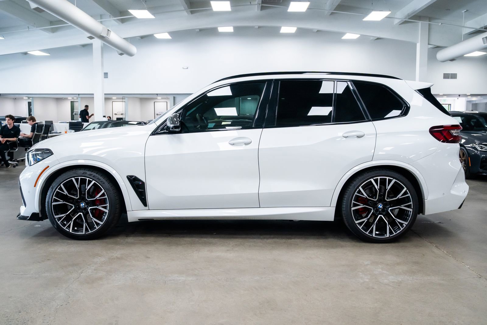 Used 2022 BMW X5 M w/ Competition Package 2 AWD/4WD image 4
