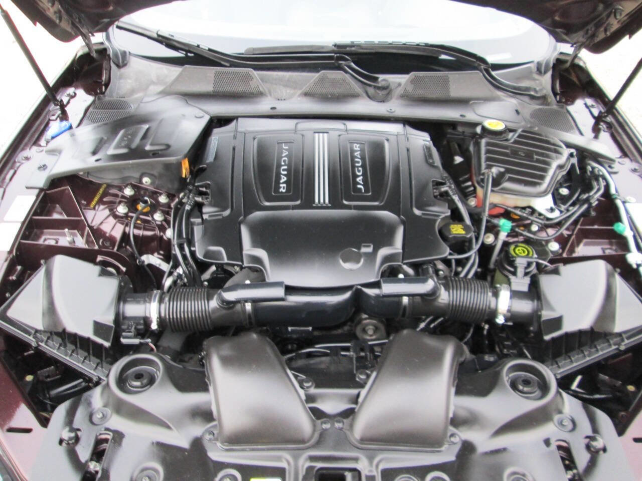 Used 2015 Jaguar XJ image 33