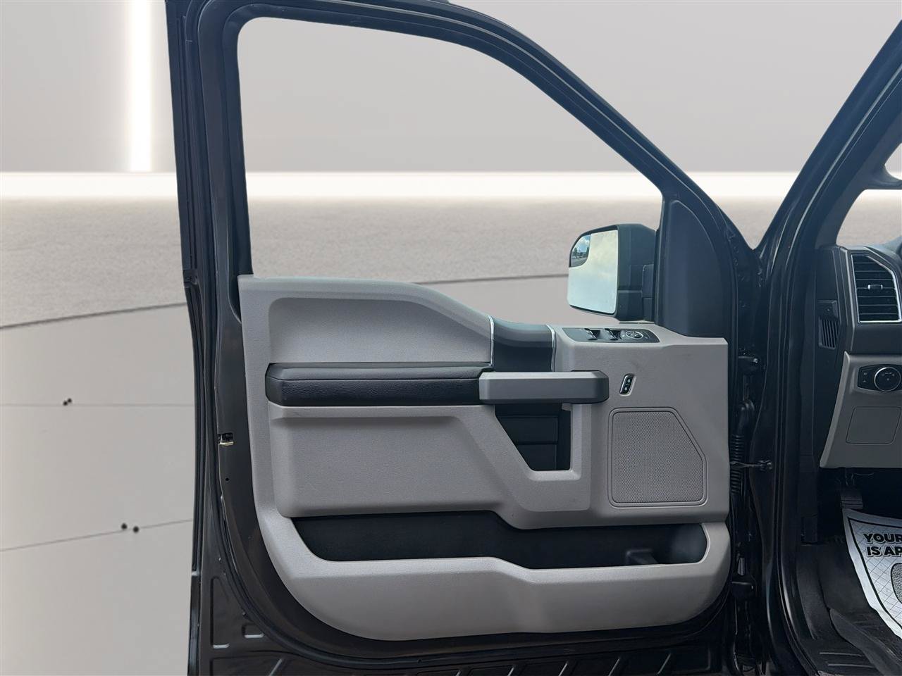 Used 2015 Ford F150 XLT RWD image 13