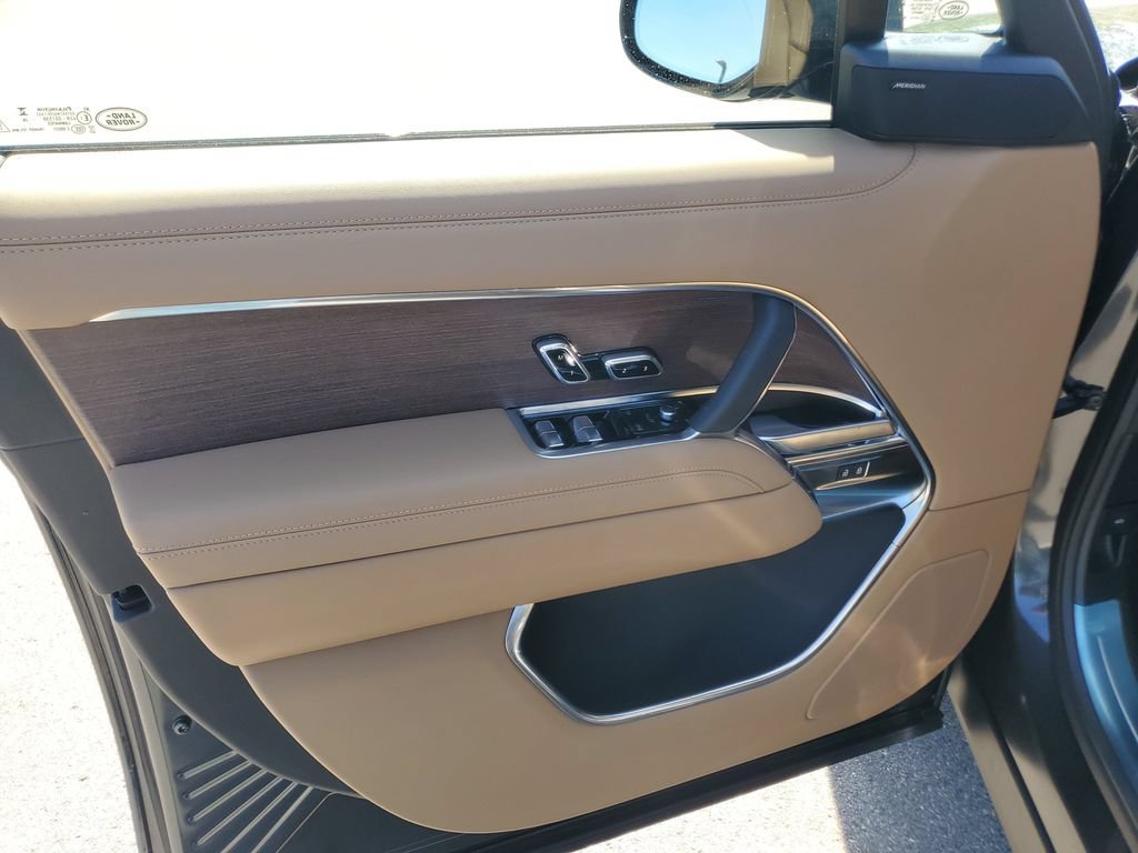 New 2026 Land Rover Range Rover Long Wheelbase SE AWD/4WD image 7