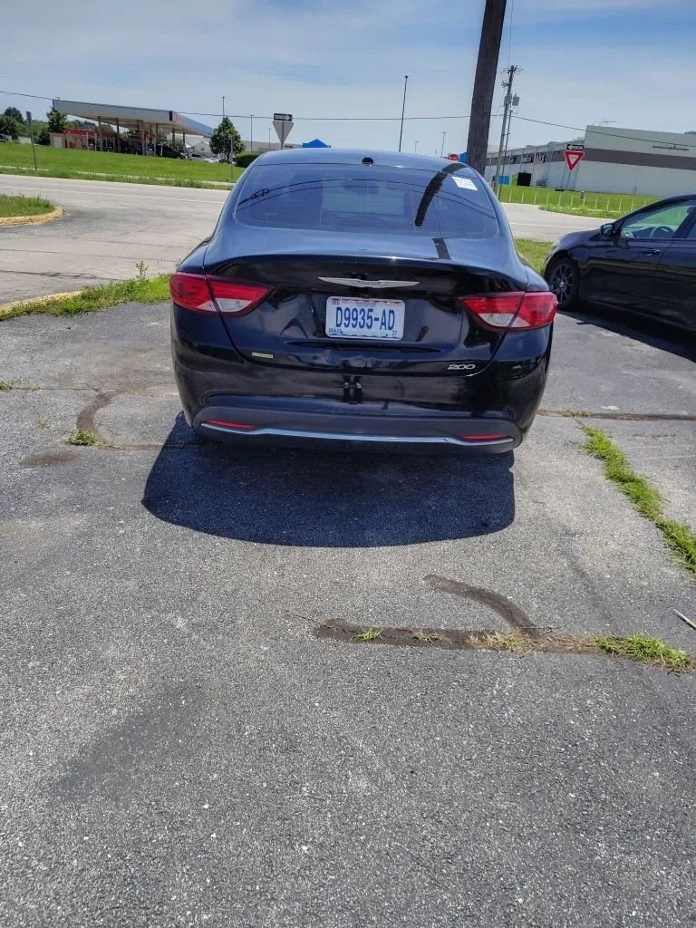 Used 2015 Chrysler 200 Limited w/ Convenience Group FWD image 4