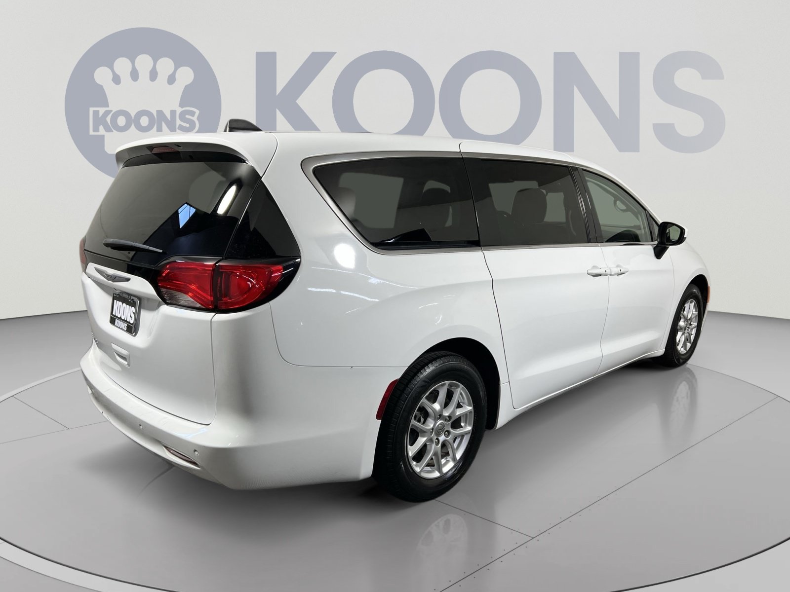 Used 2022 Chrysler Voyager LX FWD image 11